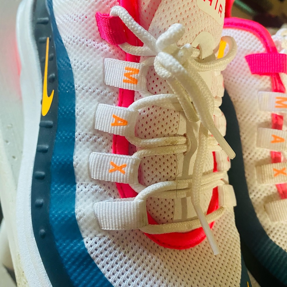 Nike Air Max Axis - image 2